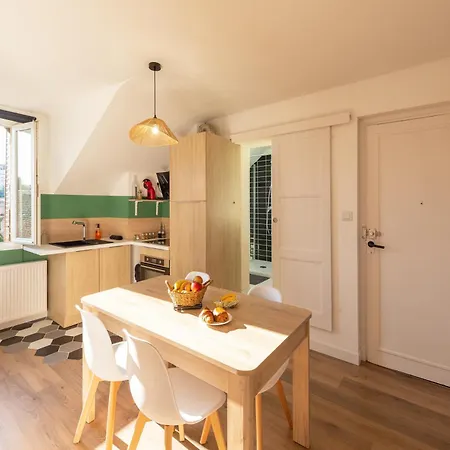 Moderne, Confortable Et Bien Situe *